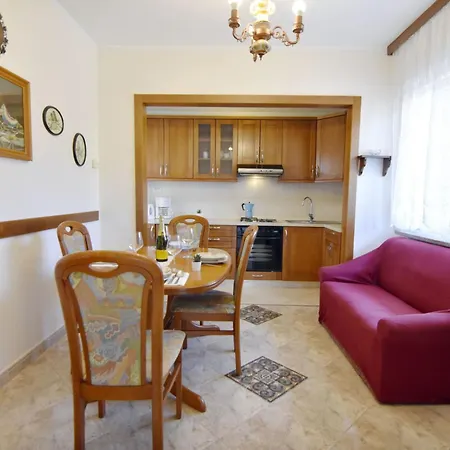 Zwei-zimmer-wohnung In Der Naehe Des Meeres By Interhome Lejlighed *