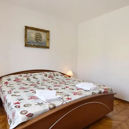Zwei-zimmer-wohnung In Der Naehe Des Meeres By Interhome Umag