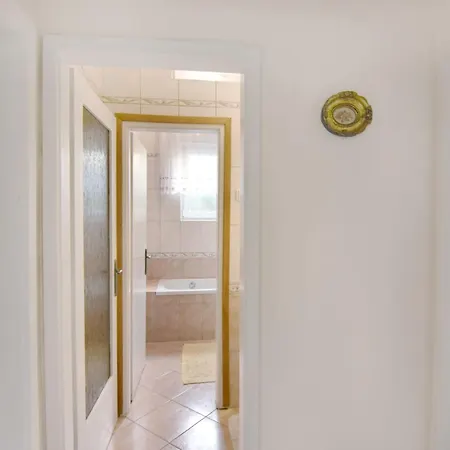 Zwei-zimmer-wohnung In Der Naehe Des Meeres By Interhome Umag