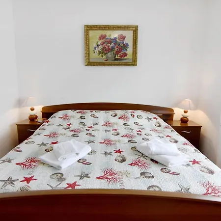 Zwei-zimmer-wohnung In Der Naehe Des Meeres By Interhome Umag