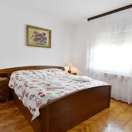 Zwei-zimmer-wohnung In Der Naehe Des Meeres By Interhome
