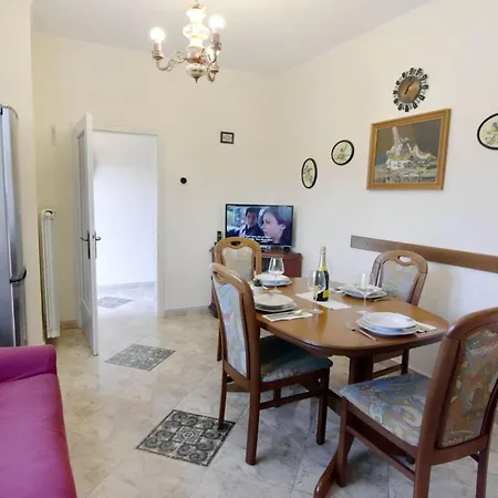 Zwei-zimmer-wohnung In Der Naehe Des Meeres By Interhome Lejlighed
