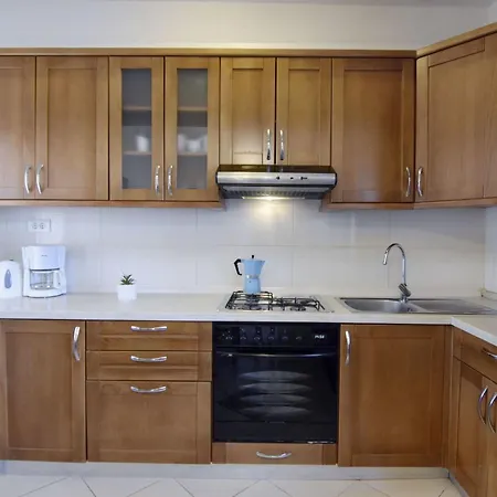 Zwei-zimmer-wohnung In Der Naehe Des Meeres By Interhome *