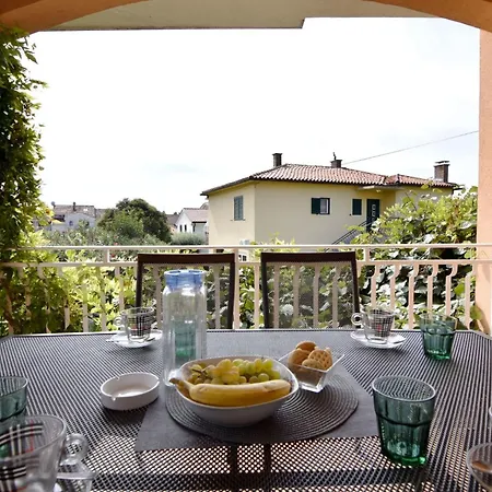 Zwei-zimmer-wohnung In Der Naehe Des Meeres By Interhome Lejlighed Umag